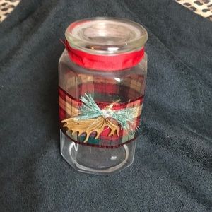 Holiday jar vacuum closed lid